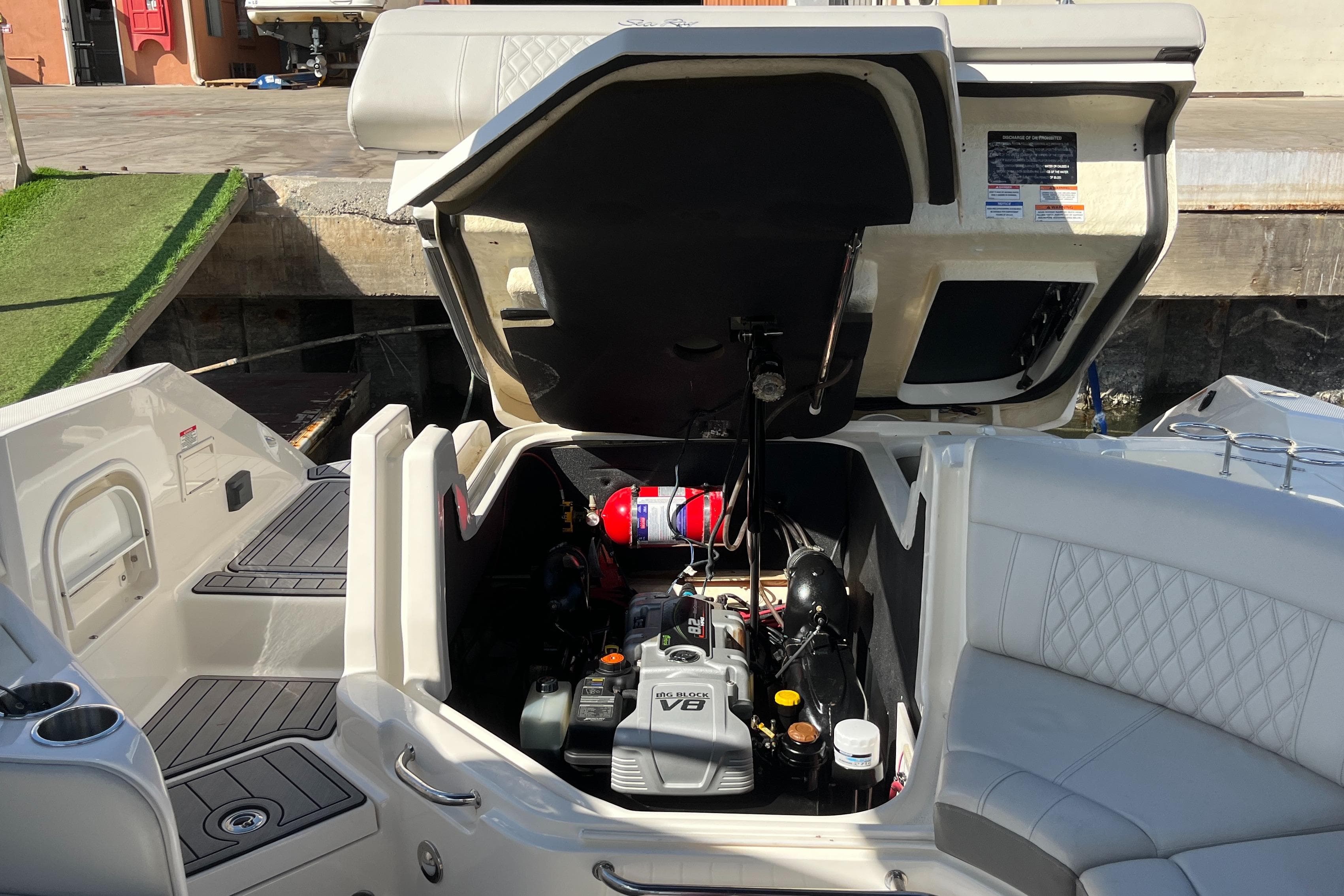 2021 Sea Ray SLX 280 boat engine compartment with open hatch, showcasing V8 engine.