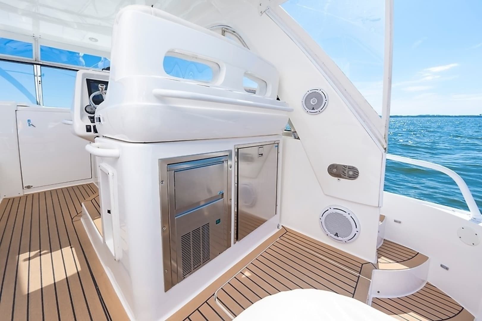 2010 Intrepid 475 Sport Yacht - Image 23