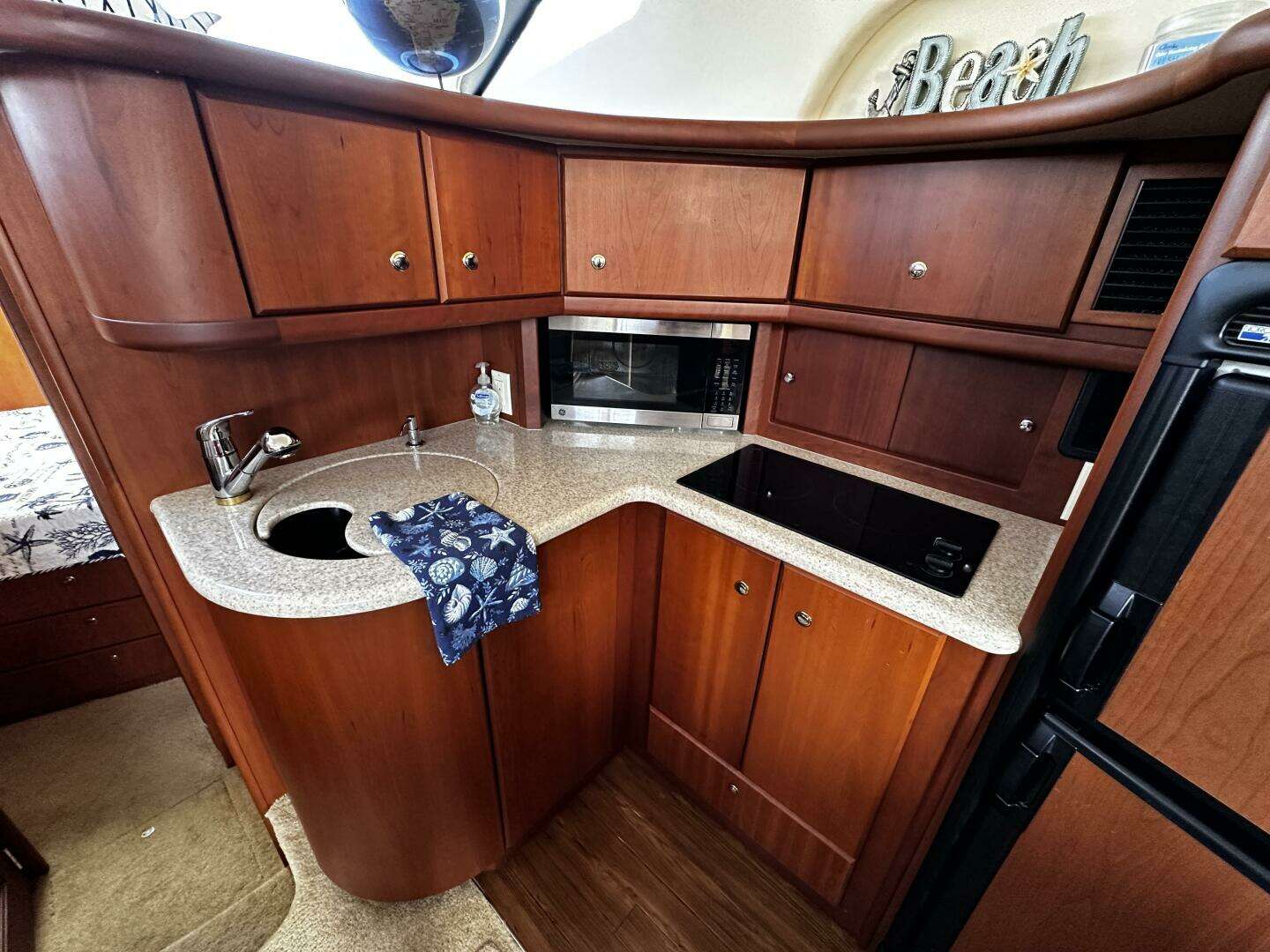 2005 Silverton 35 Motor Yacht - Image 19