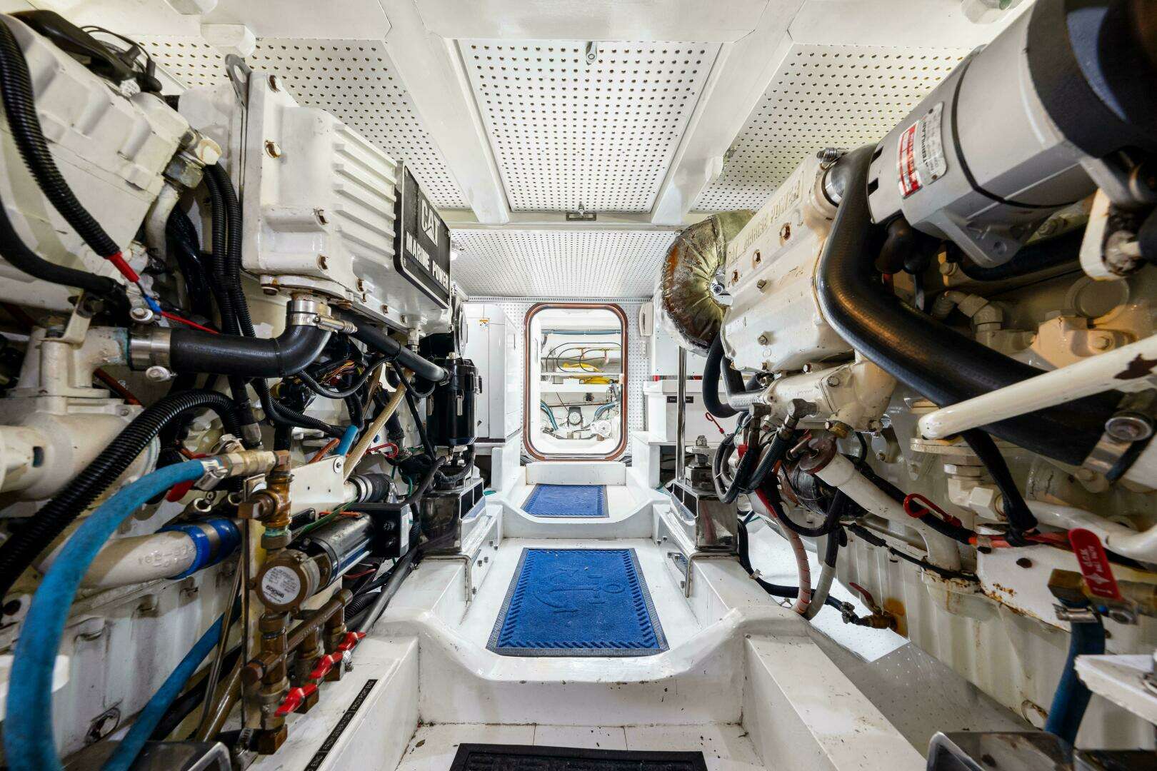 2007 Hampton 558 Pilothouse - Image 12