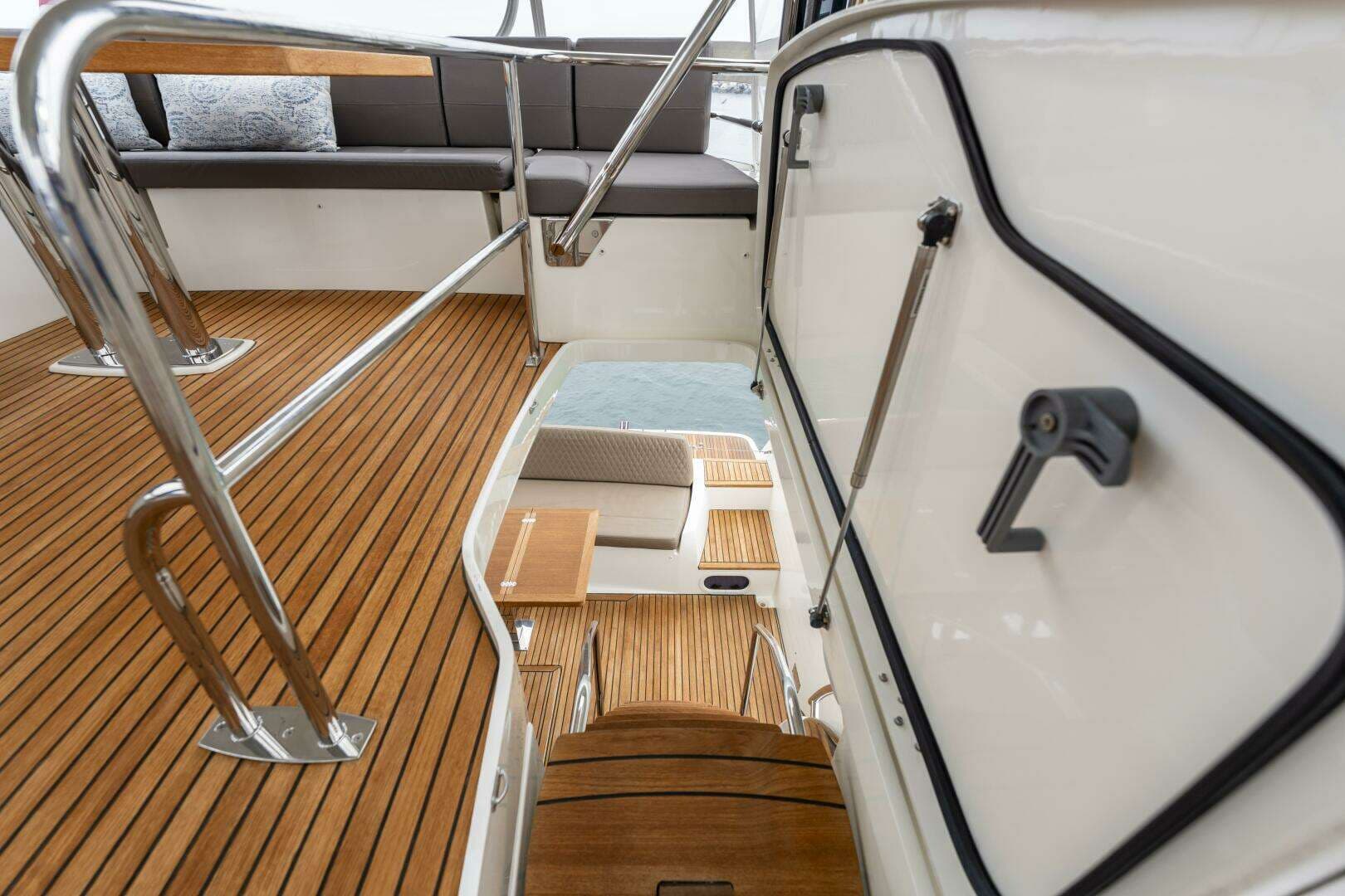 2018 Prestige 560 - Image 61