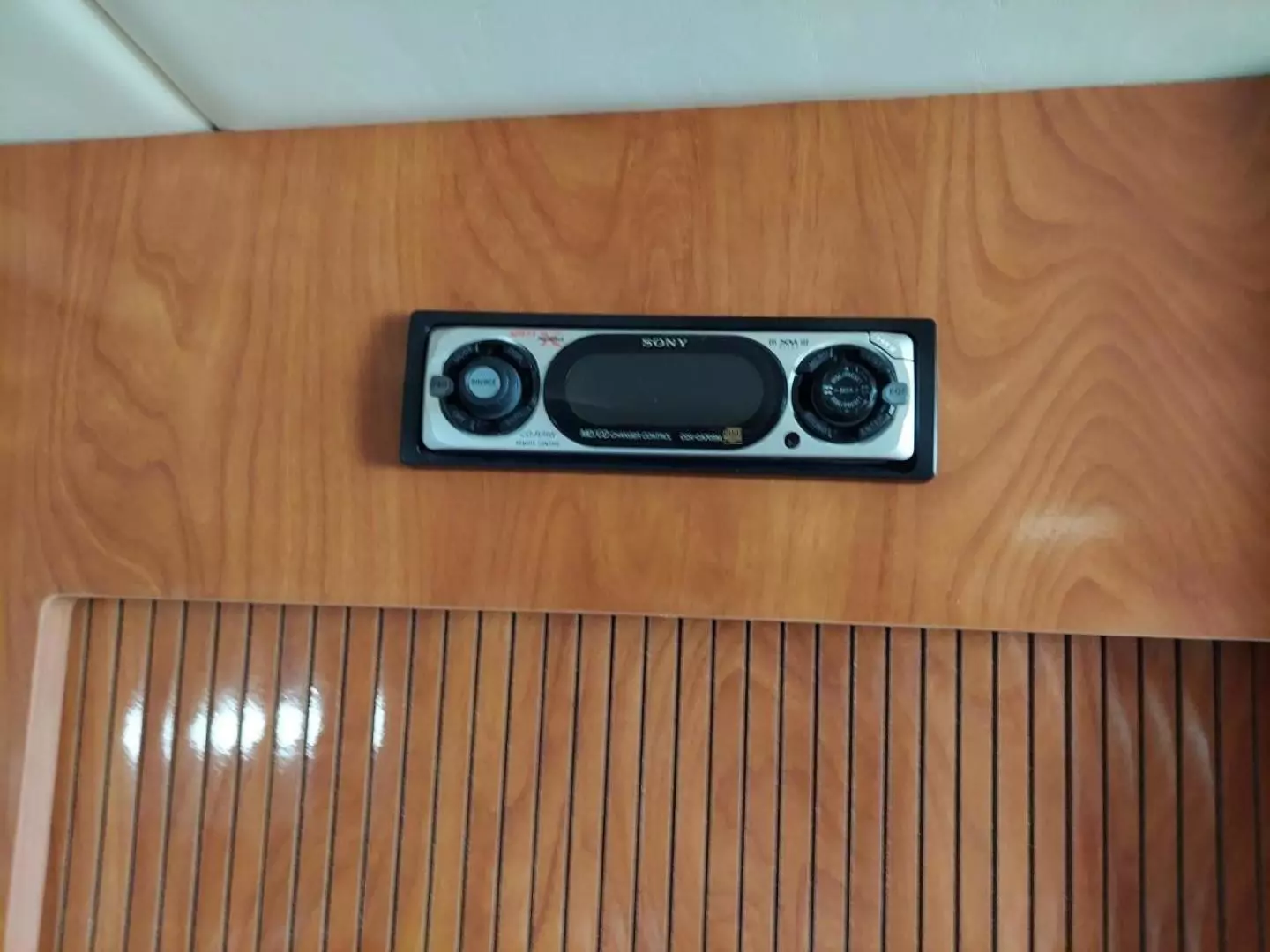 2004 Rinker 342 Fiesta Vee - Image 19