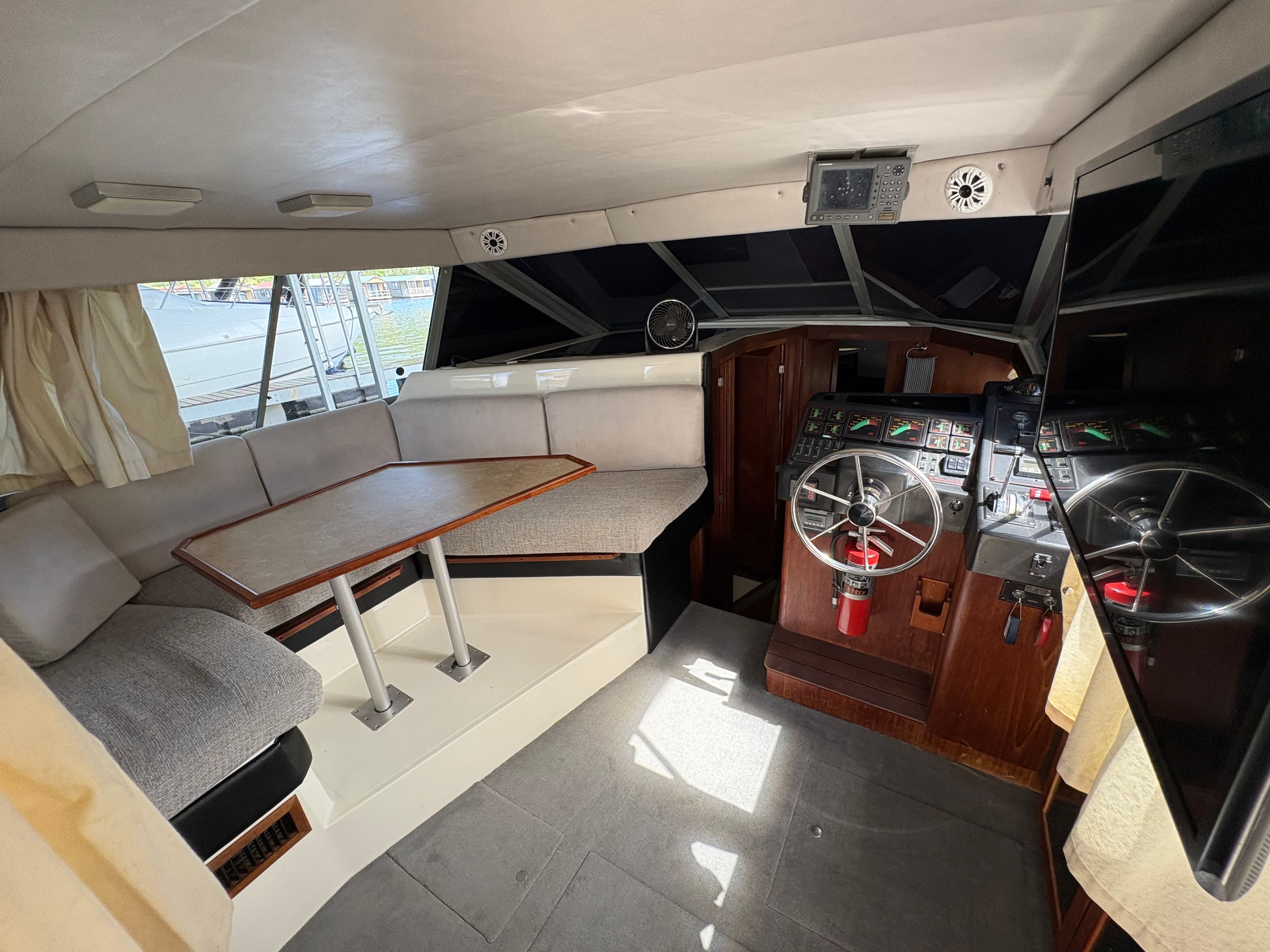 1987 Bayliner 3450 TCM - 13