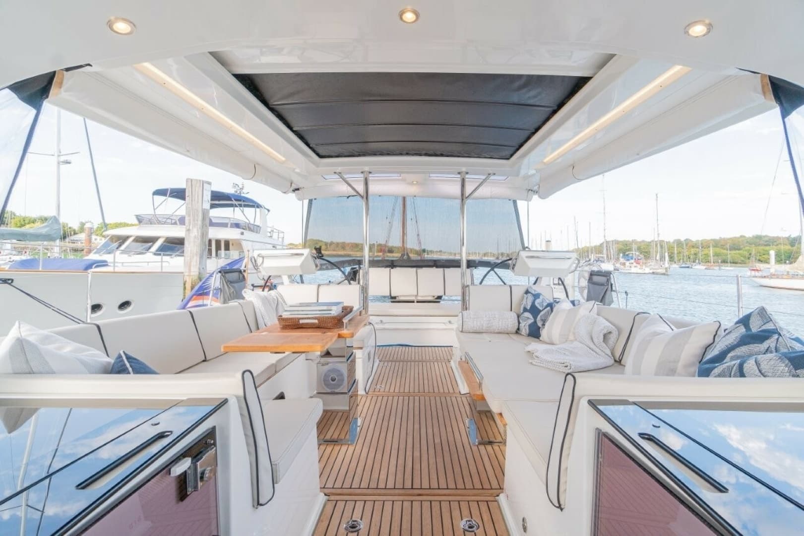 2020 Beneteau Oceanis Yacht 62 - Image 6