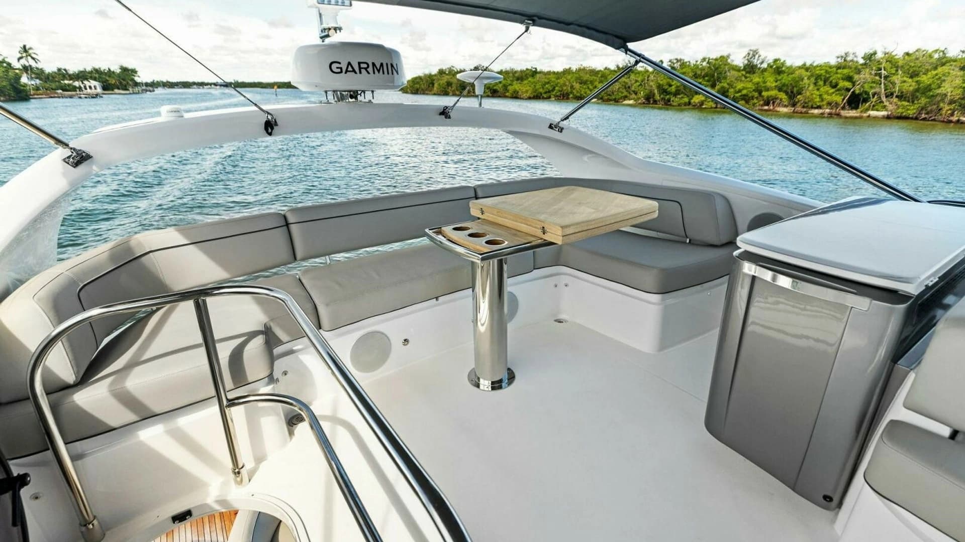 2025 Princess F50 Flybridge - Image 38