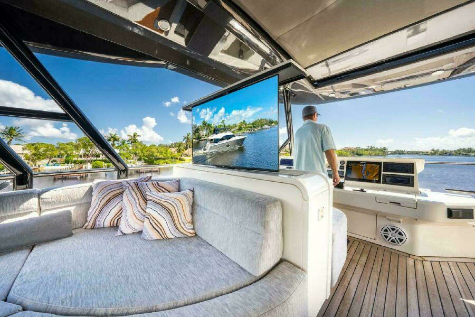 2015 Monte Carlo Yachts MCY86 - Image 30