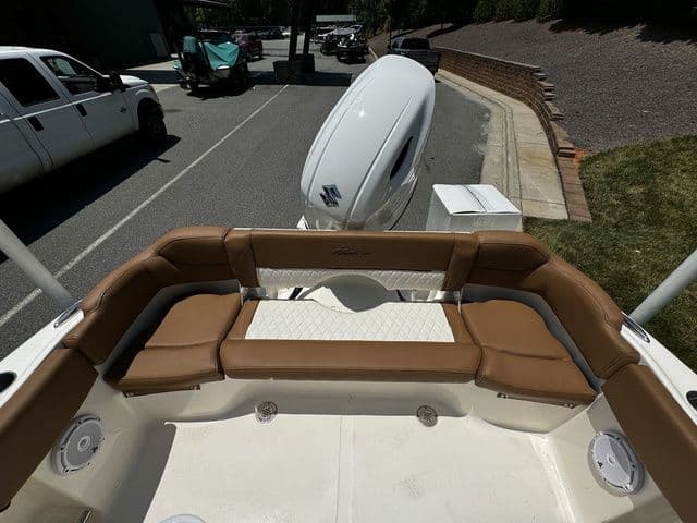 2025 Pioneer ISLANDER 202 boat with brown seating and Suzuki outboard motor.