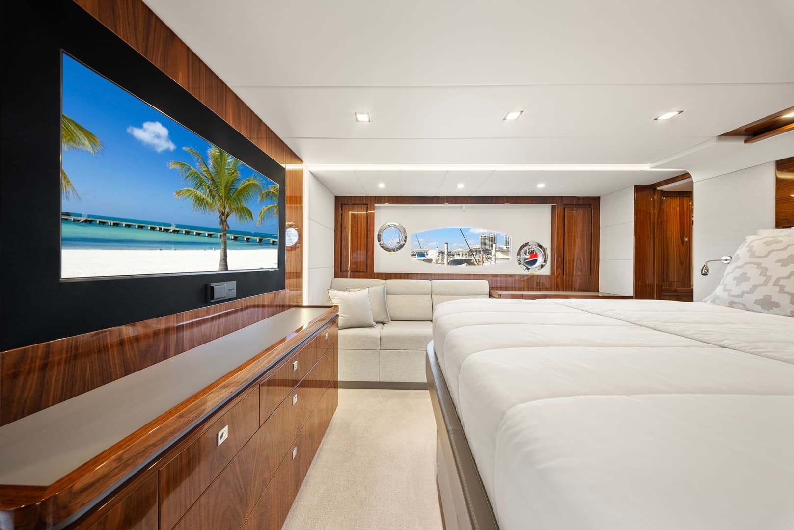 2024 Riviera 6000 SPORT YACHT - Image 84