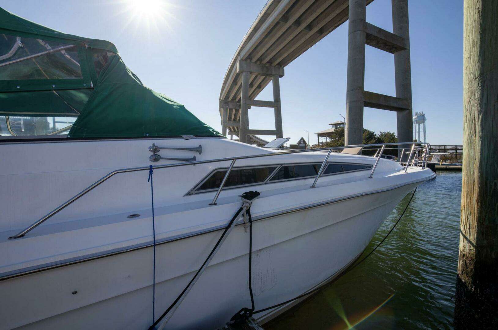 1990 Sea Ray 420 Sundancer - Image 13