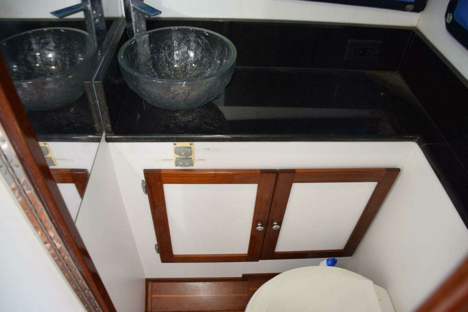 1976 Bertram Flybridge Cruiser - Image 29