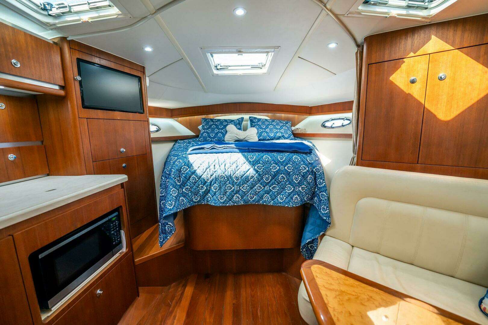 2005 Tiara Yachts 3200 Open - Image 17