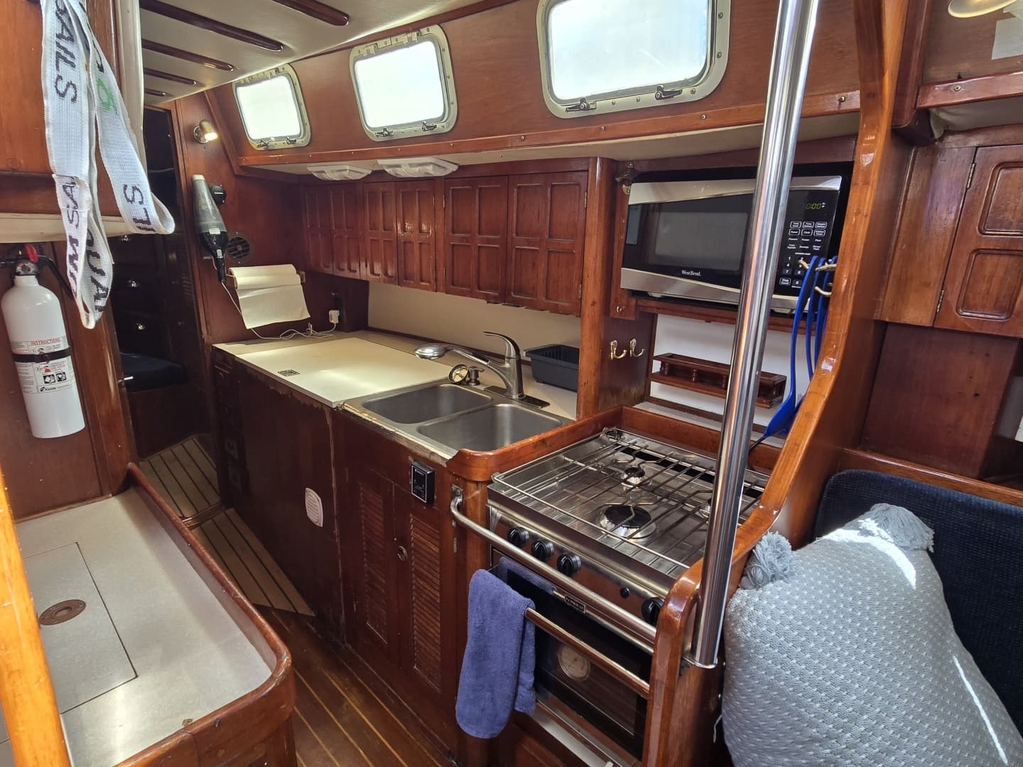 1985 Endeavour 42 CC - Image 43