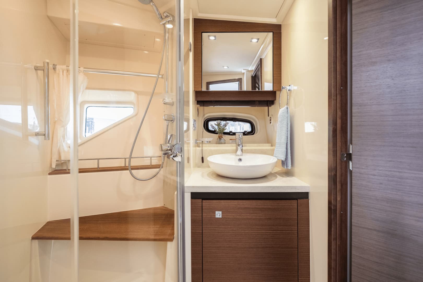 2013 Sea Ray 510 SUNDANCER - Image 18