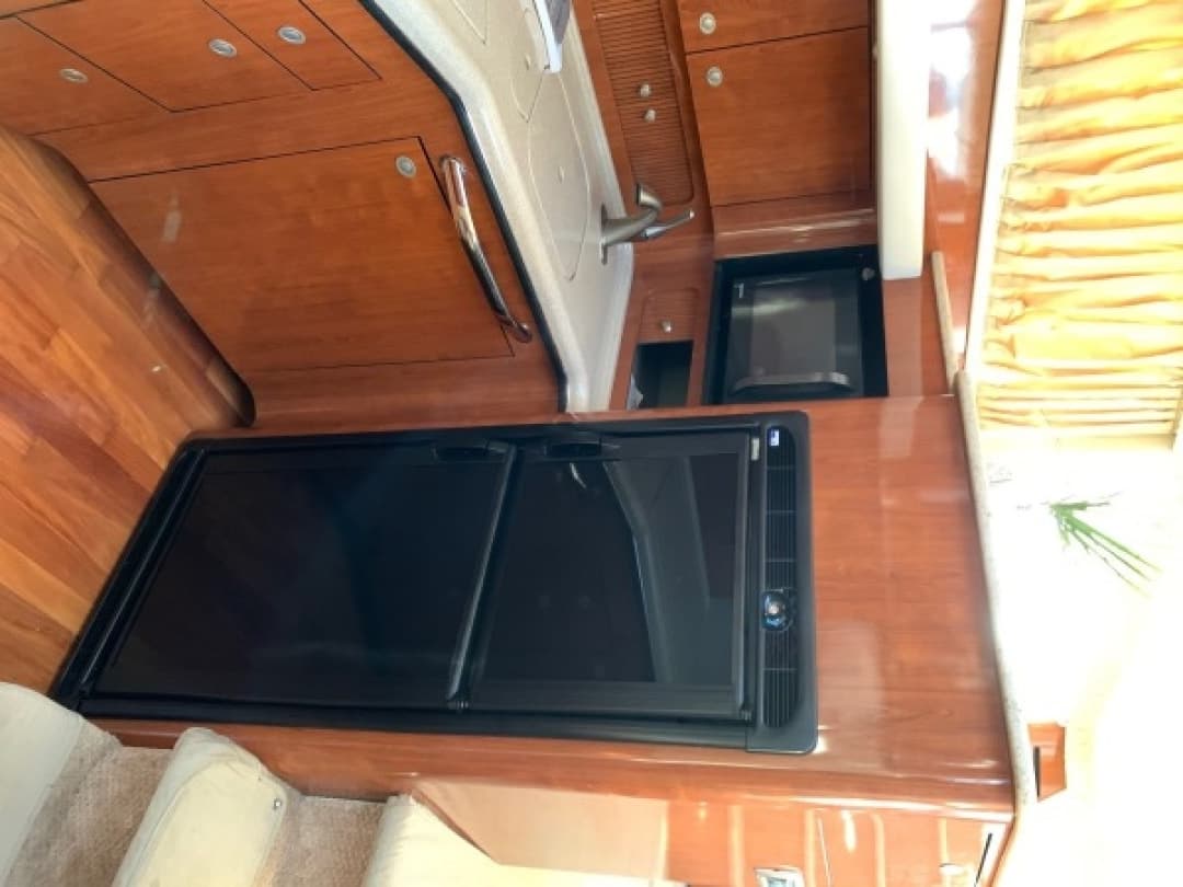 2004 Sea Ray 390 Motor Yacht - Image 50