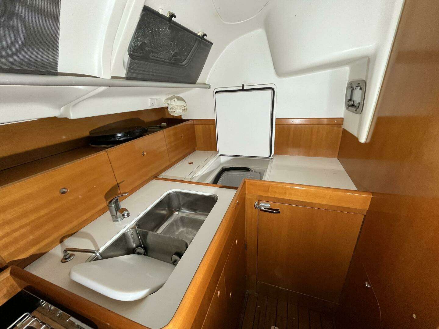 1999 Beneteau First 42s7 - Image 15