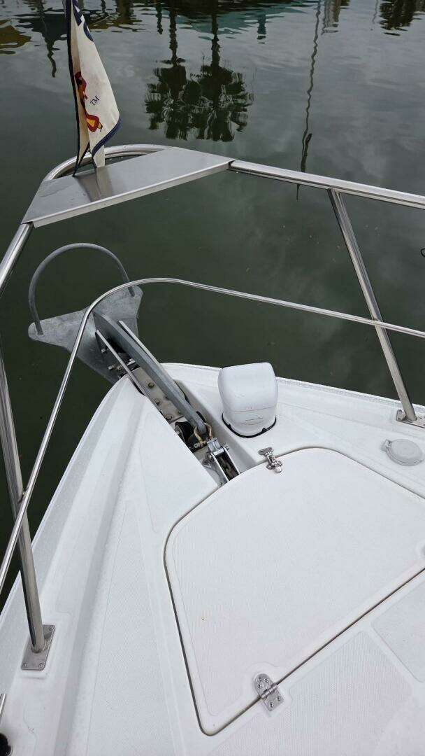 2000 Cruisers Yachts 4450 Express Motor Yacht - Image 11