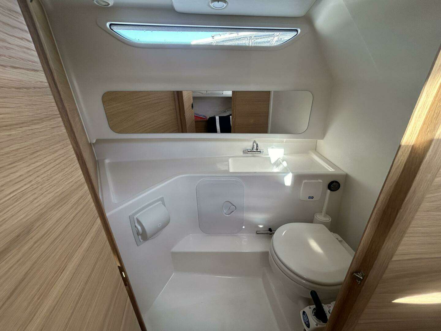2024 Nimbus Tender 9 - Image 20