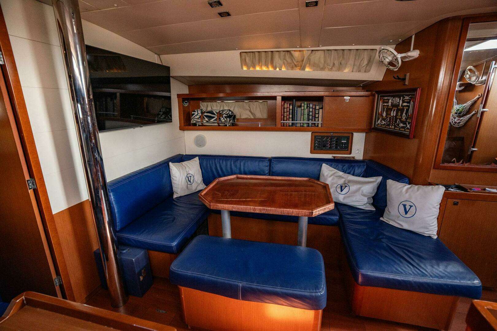 2012 Beneteau Oceanis - Image 8