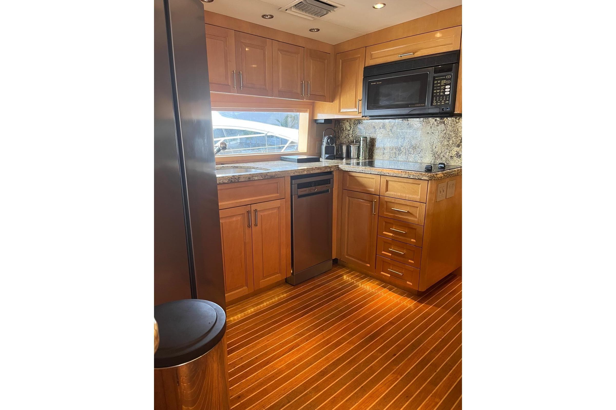 2001 Hatteras 70 Convertible - 21