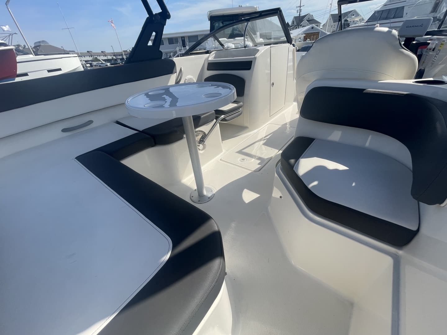 2019 Bayliner VR6 Bowrider I/O - Image 7