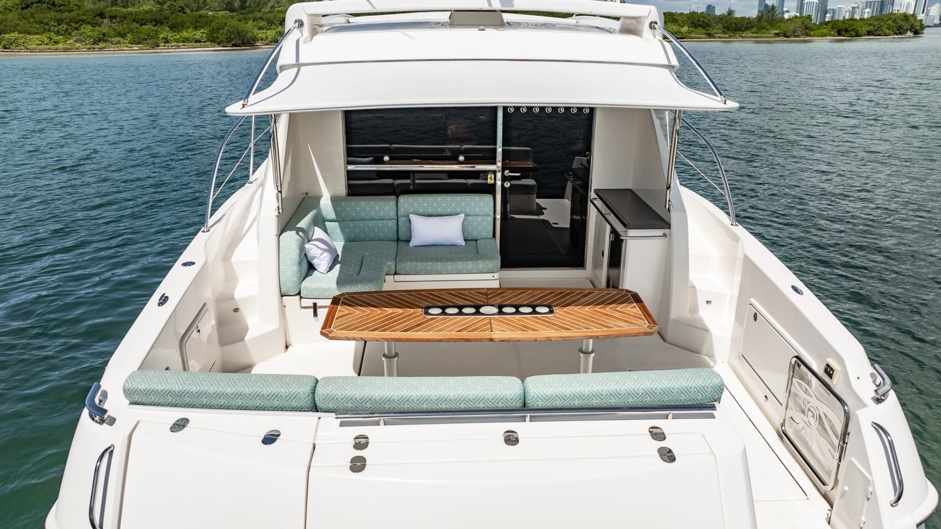 2016 Riviera 5000 Sport Yacht - Image 24