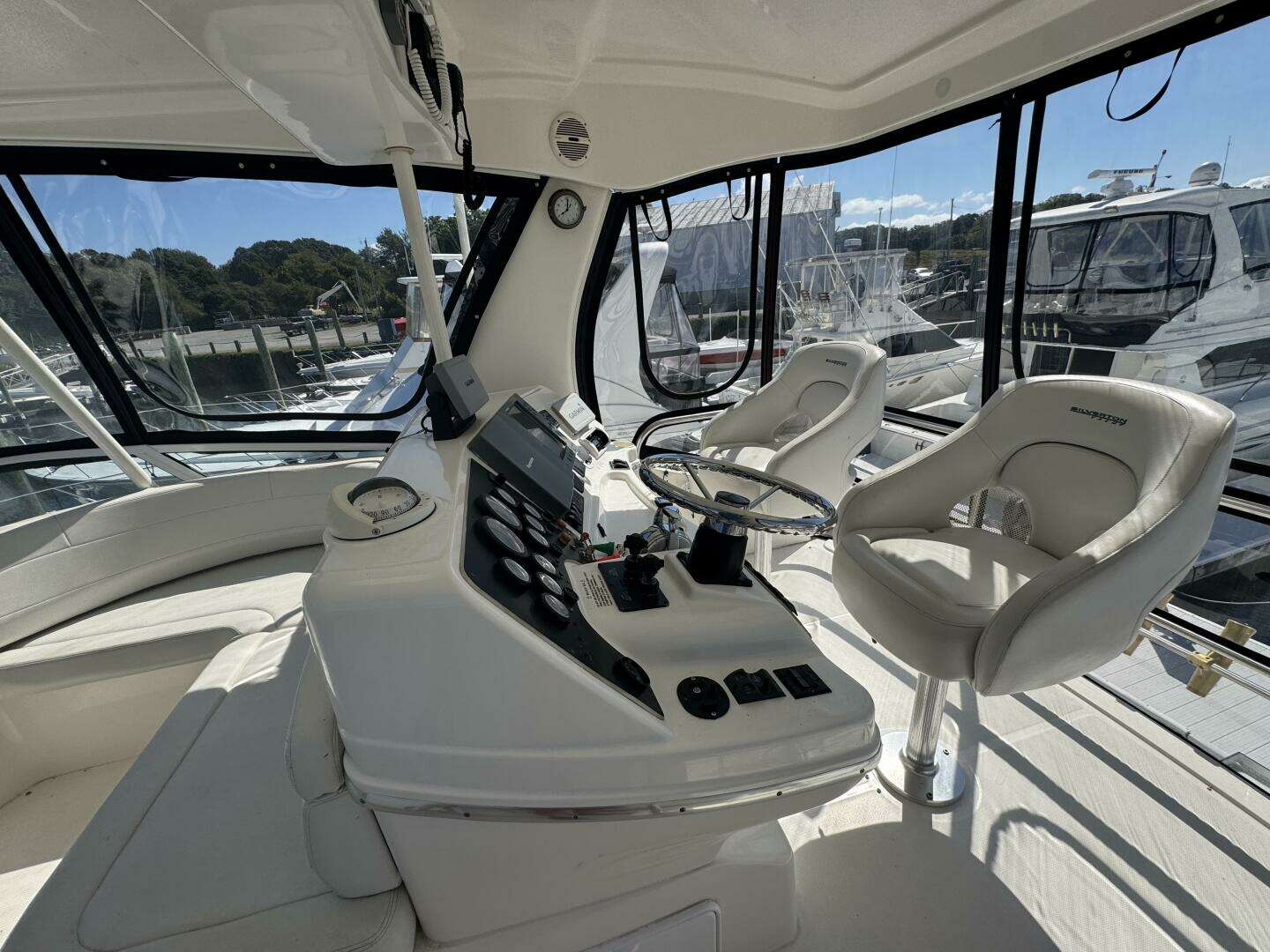 2003 Silverton 42 Convertible - Image 18