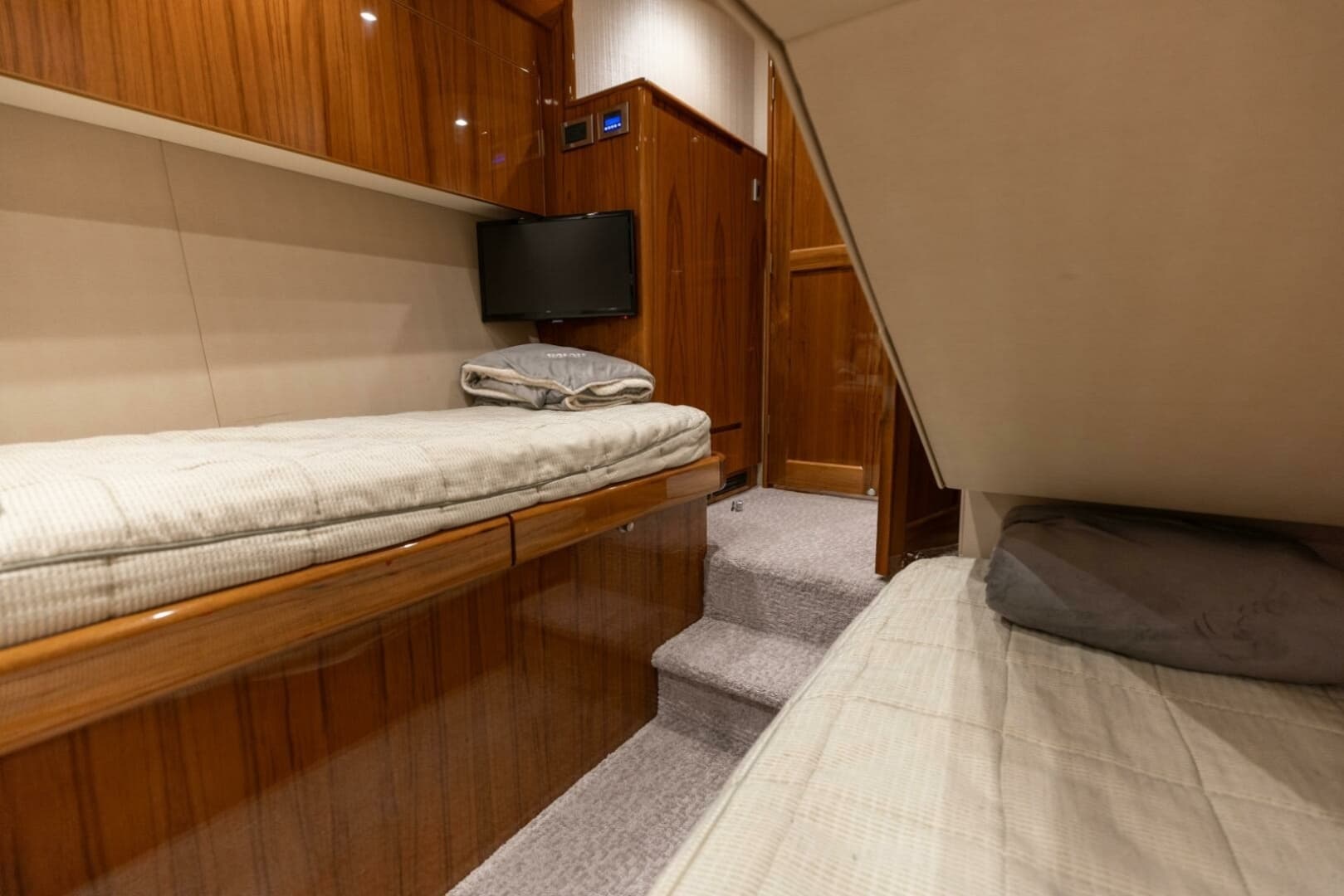 2015 Viking 62 Convertible - Image 21