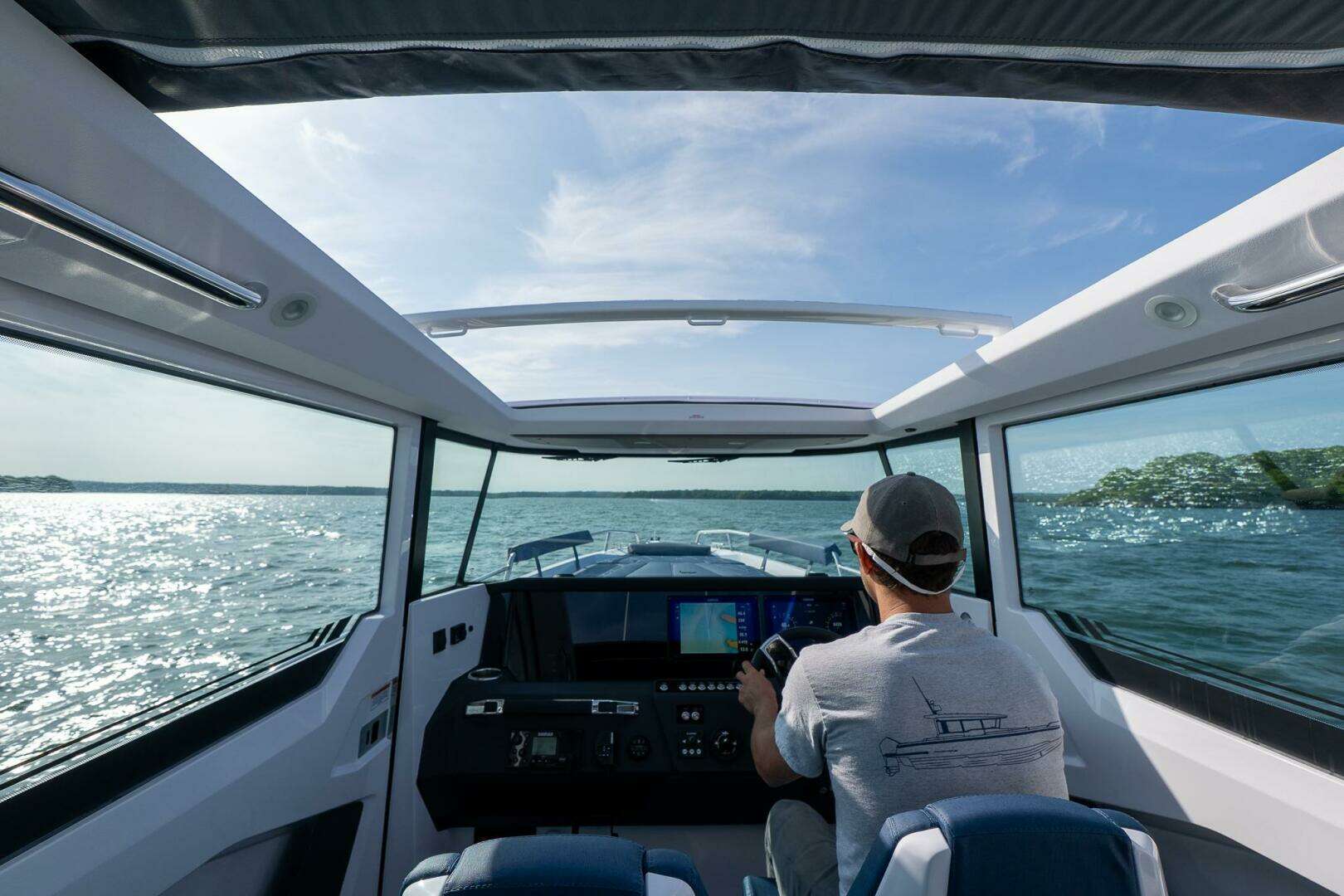 2026 Axopar Cross Cabin - Image 15