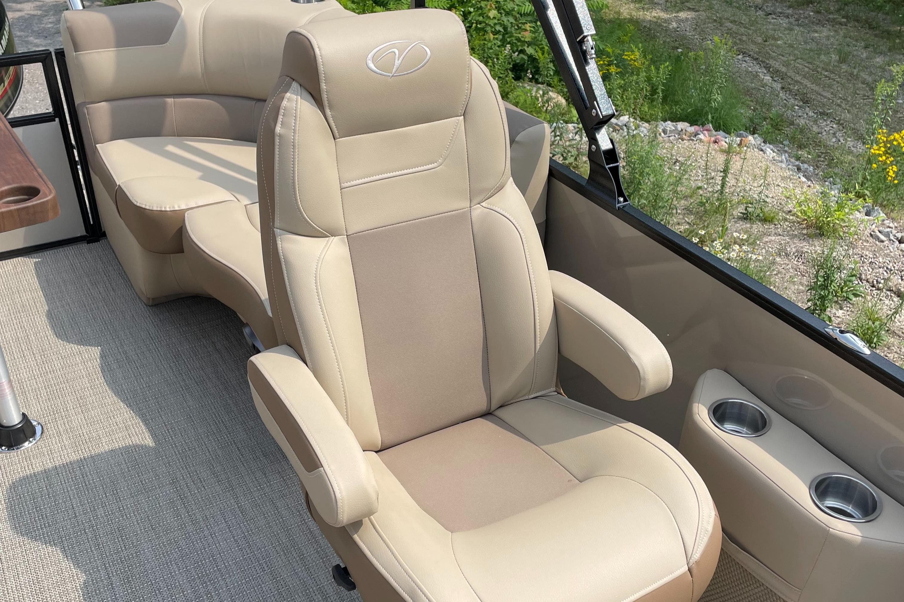 2024 Veranda VR20RC boat interior with beige captain's chair and seating.