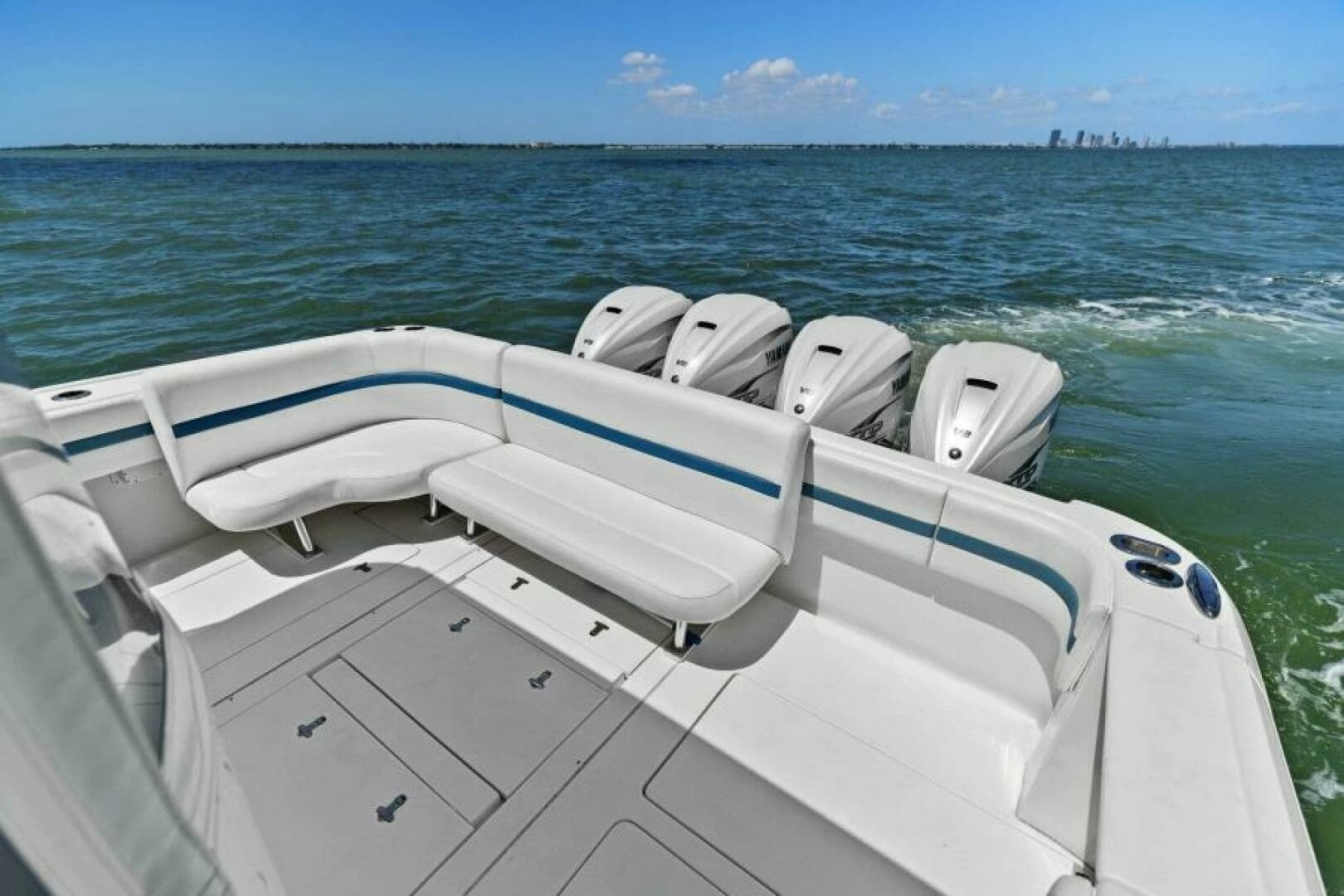 2019 Intrepid 475 Sport Yacht - Image 8