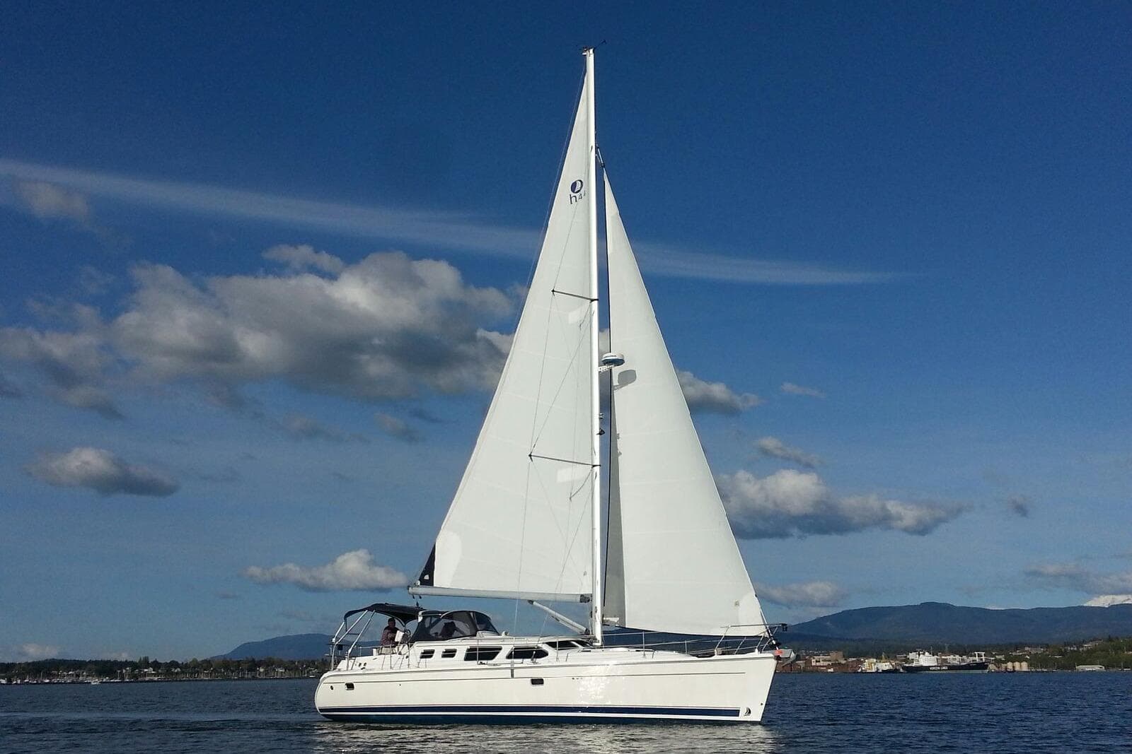 2007 Hunter 44 Deck Salon