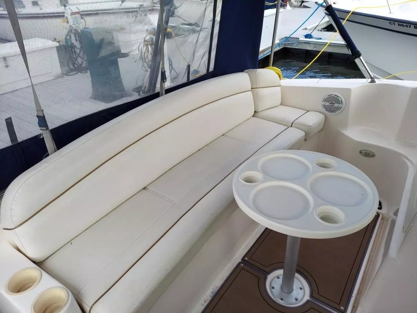 2004 Rinker 342 Fiesta Vee - Image 6
