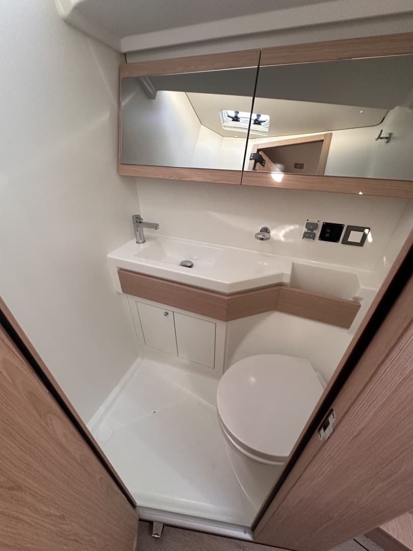 2025 Beneteau 46.1 - Image 10