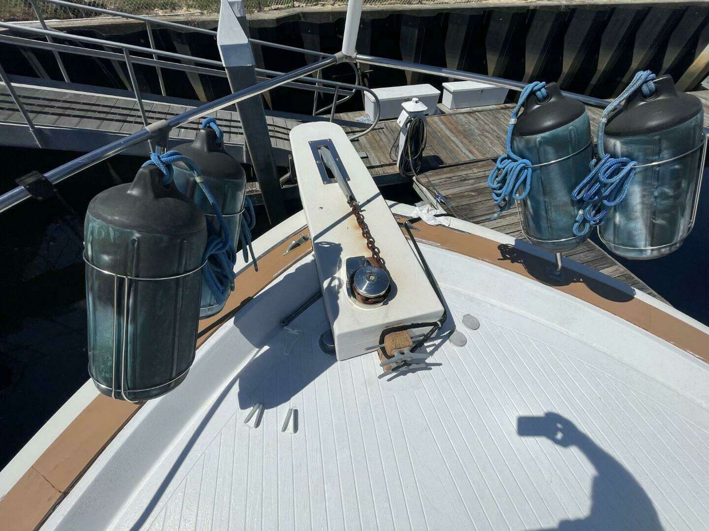 1969 Chris-Craft 47 Commander - Image 31