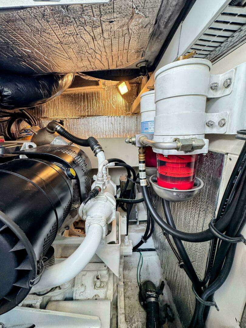 2005 Cruisers Yachts 540 Express - Image 63