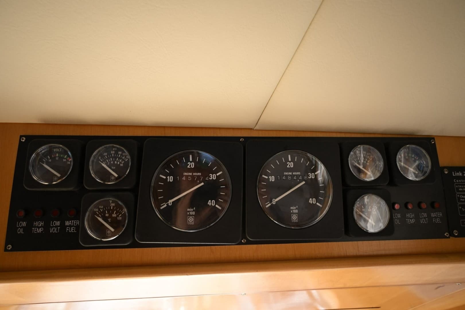 1999 McKinna 47 Sedan - Image 68