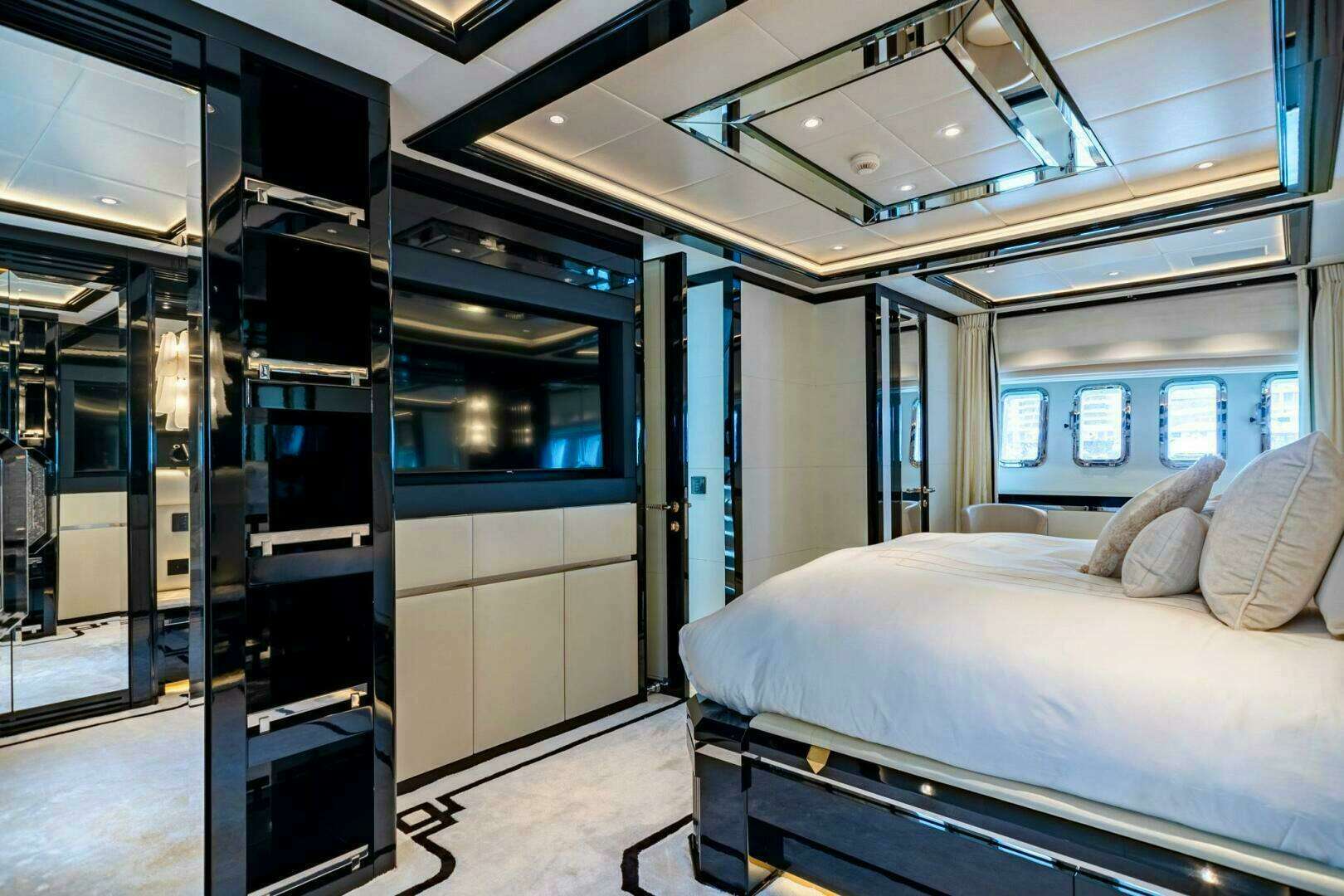 2013 Overmarine Mangusta 108 - Image 22