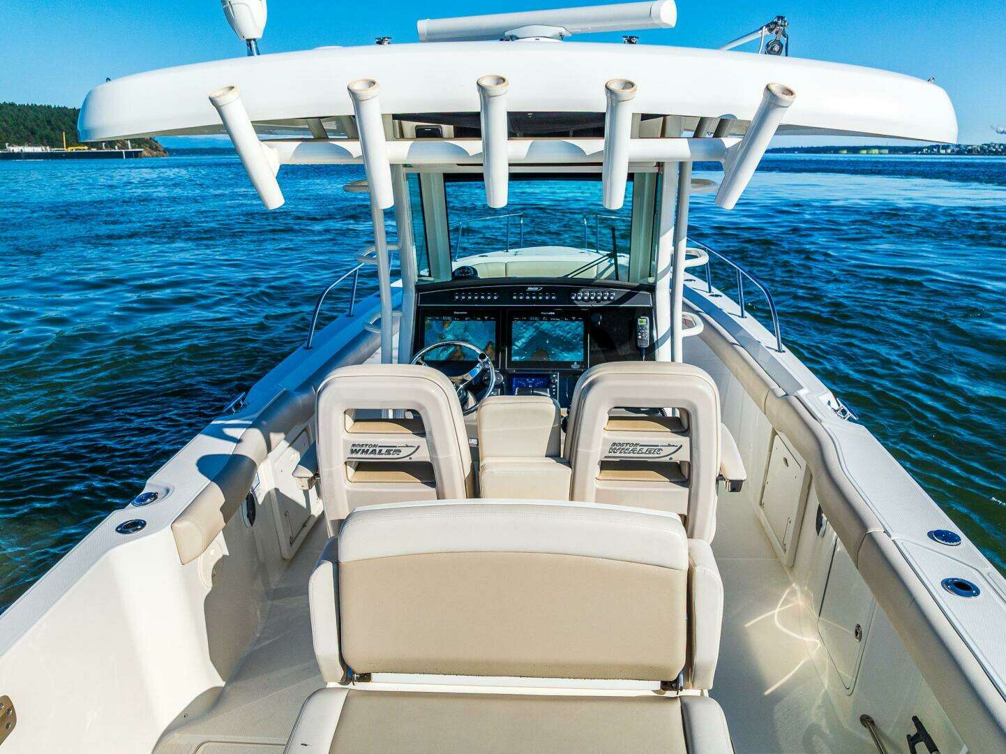 2017 Boston Whaler 330 Outrage - Image 15