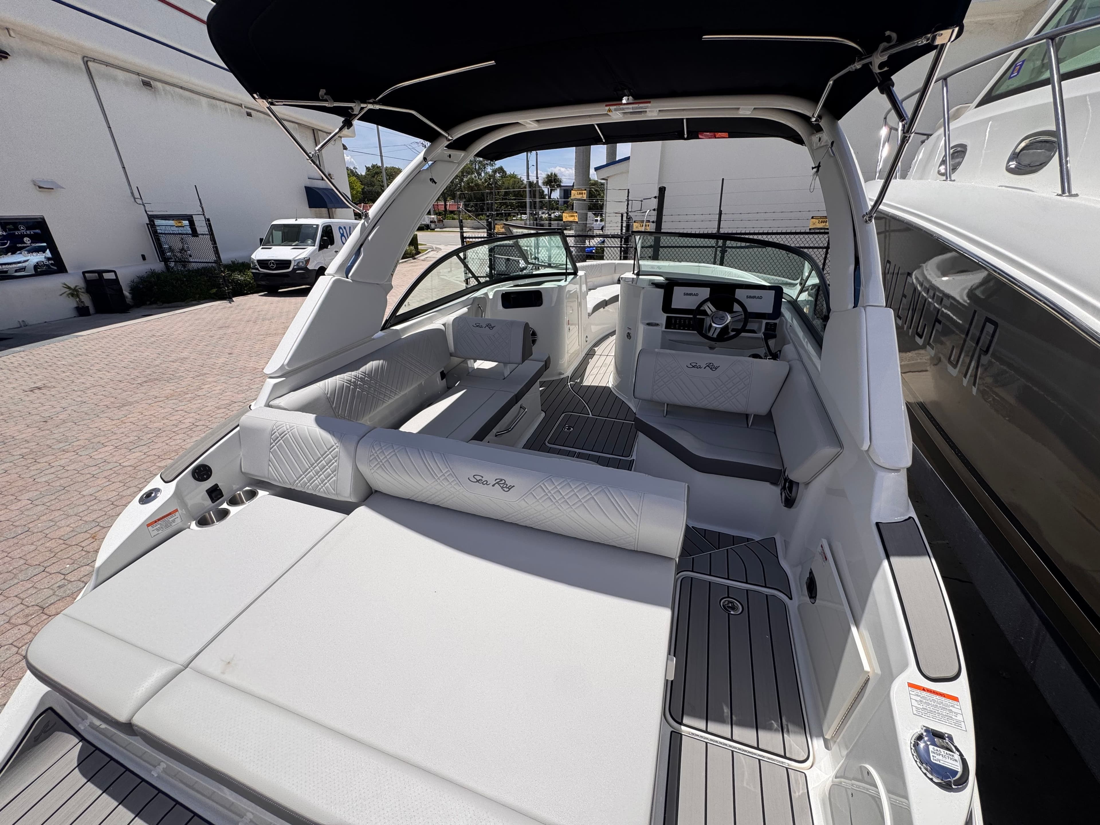 2026 Sea Ray SDX 230 Outboard - 8