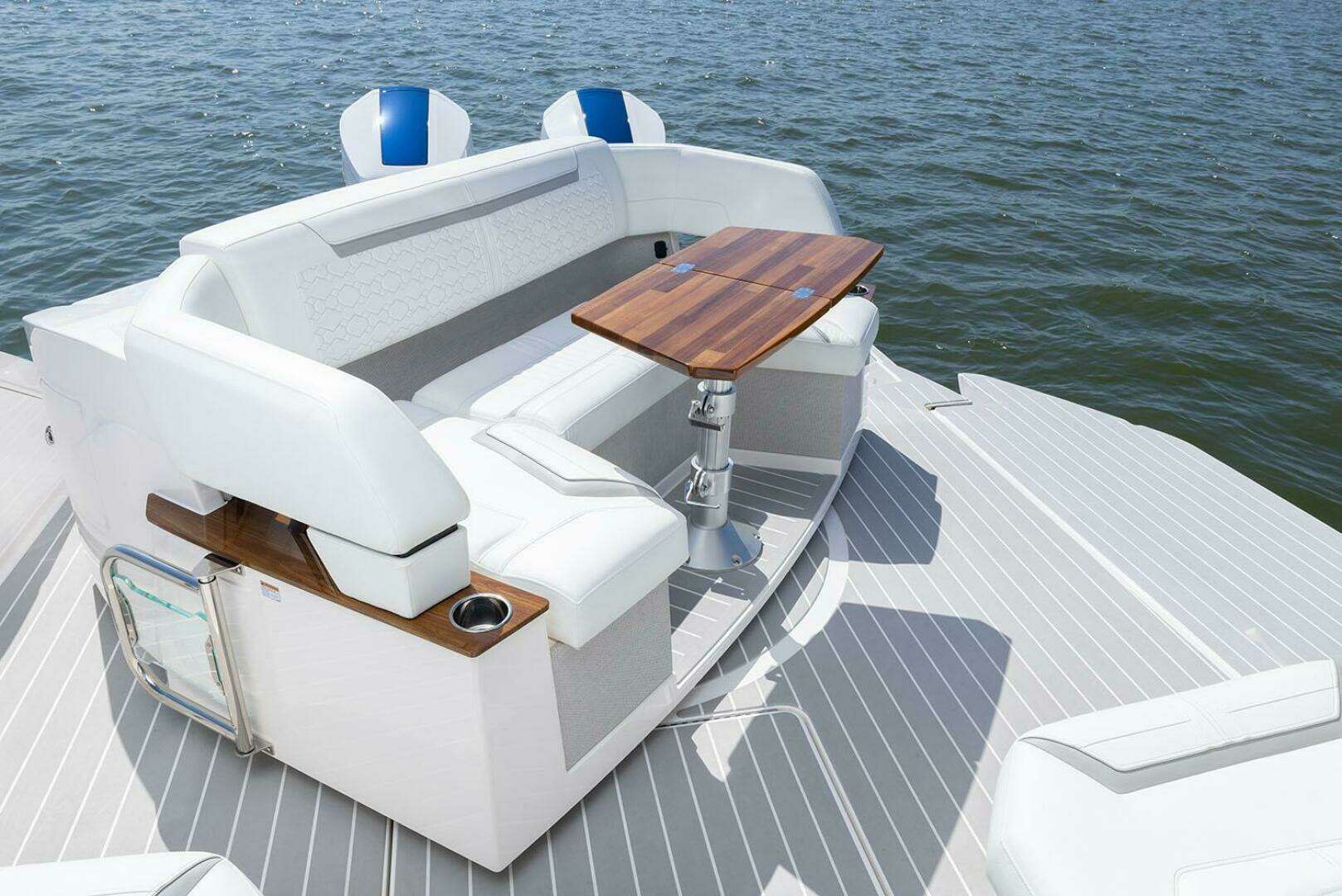 2026 Tiara Yachts 43 LE - Image 9