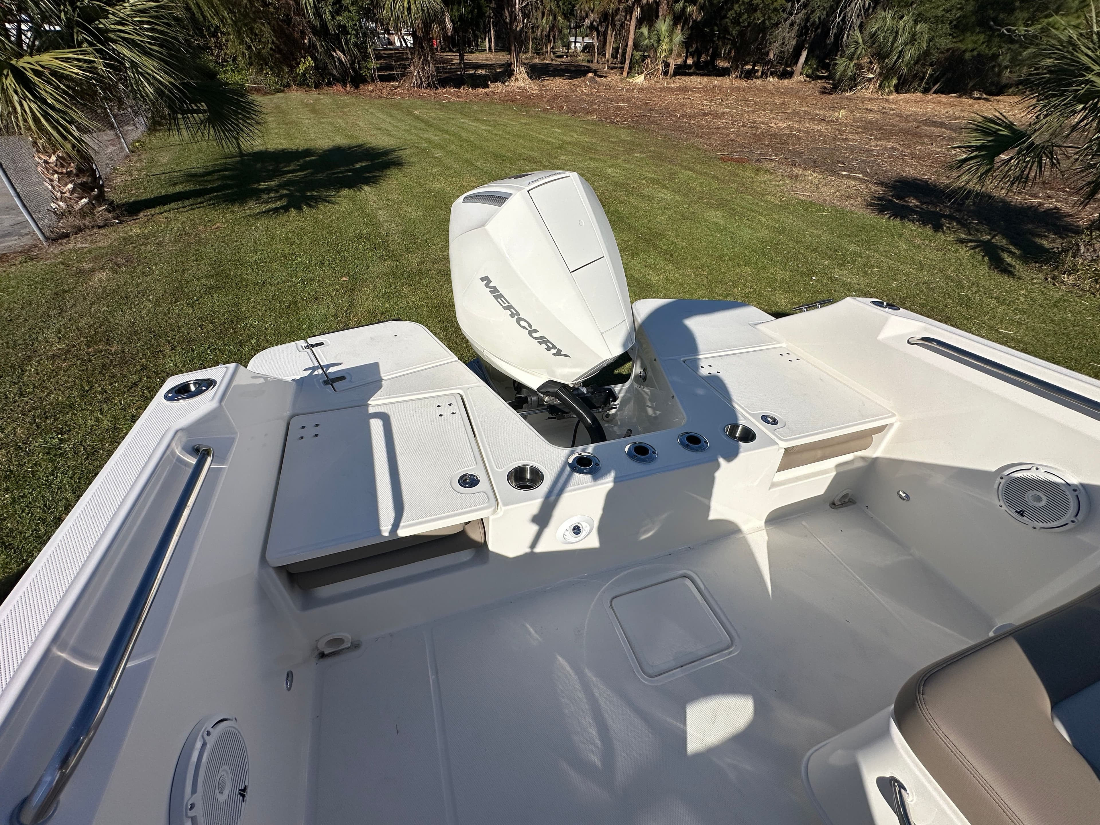 2025 Boston Whaler 210 Vantage - 24