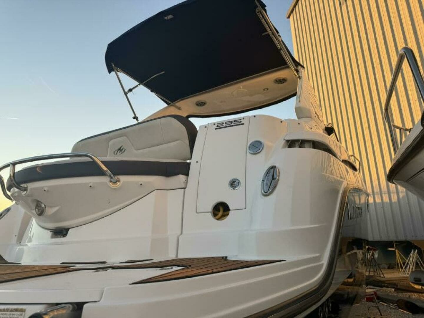 2018 Monterey 295 Sport Yacht - Image 9