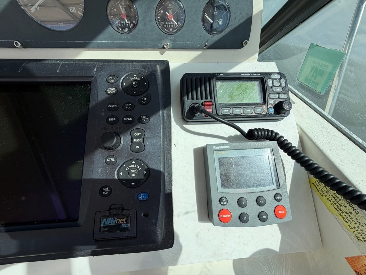 1997 Pursuit 3100 Express - Image 17