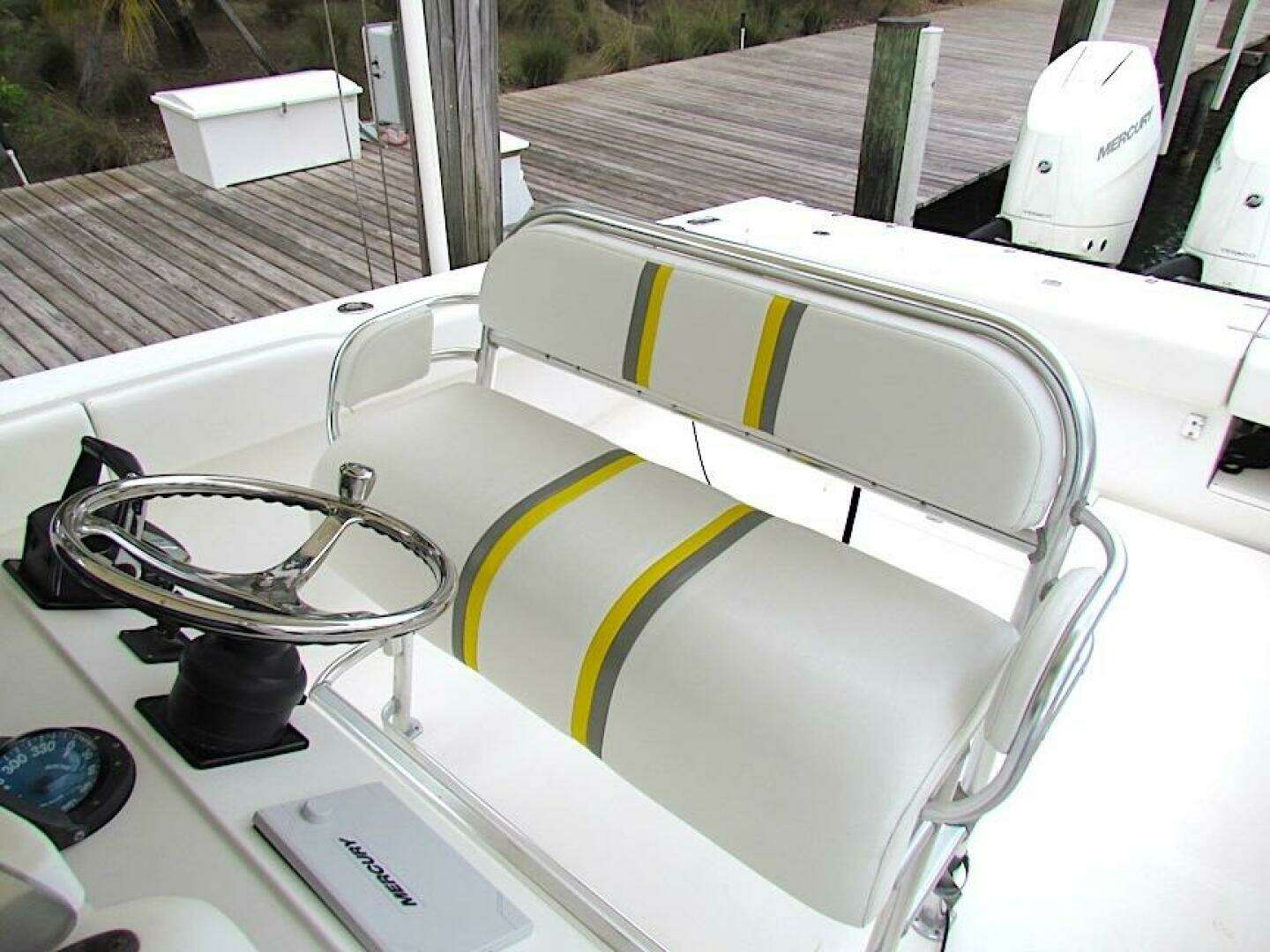 2005 Venture 34 - Image 12