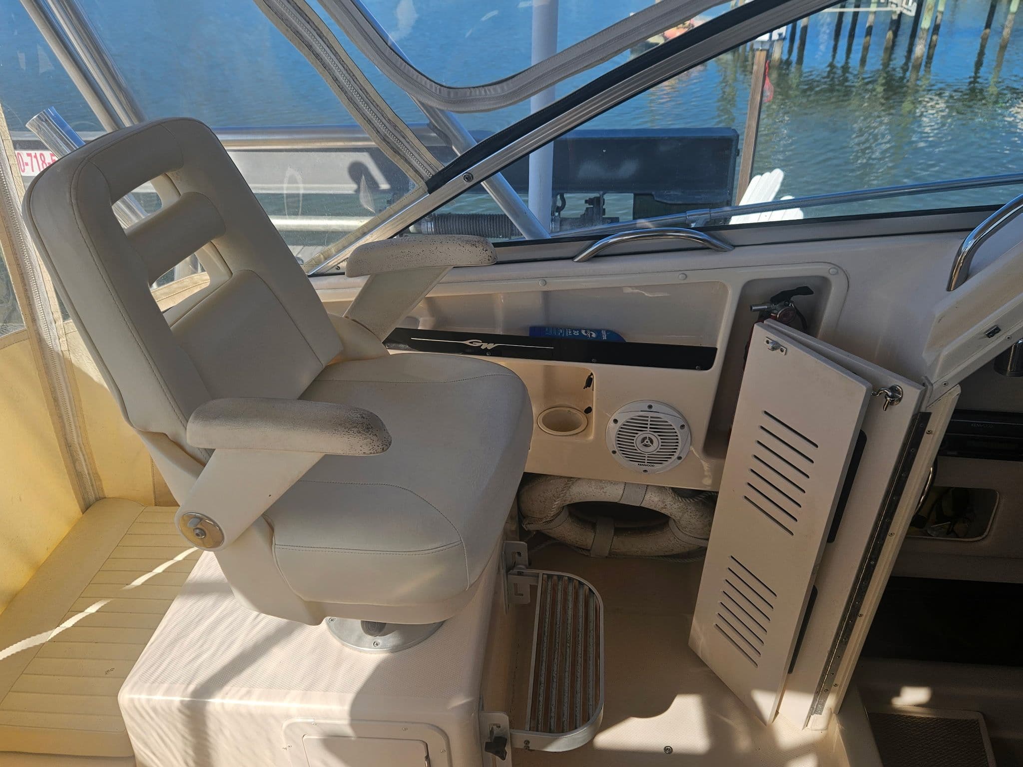2006 Grady-White Marlin 300 - 9