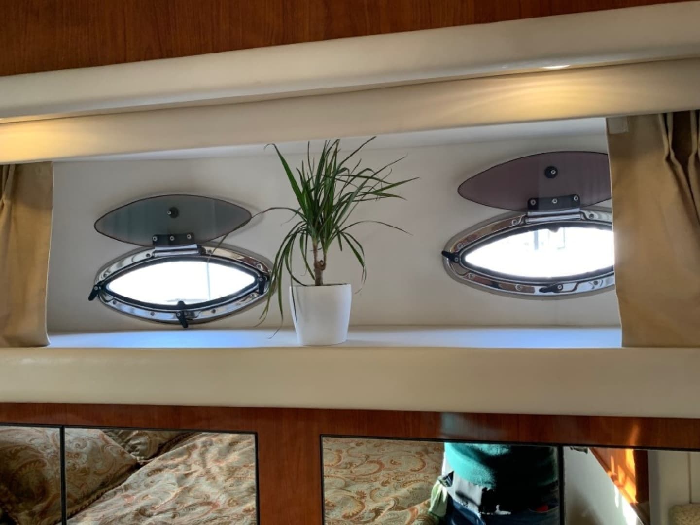 2004 Sea Ray 390 Motor Yacht - Image 83