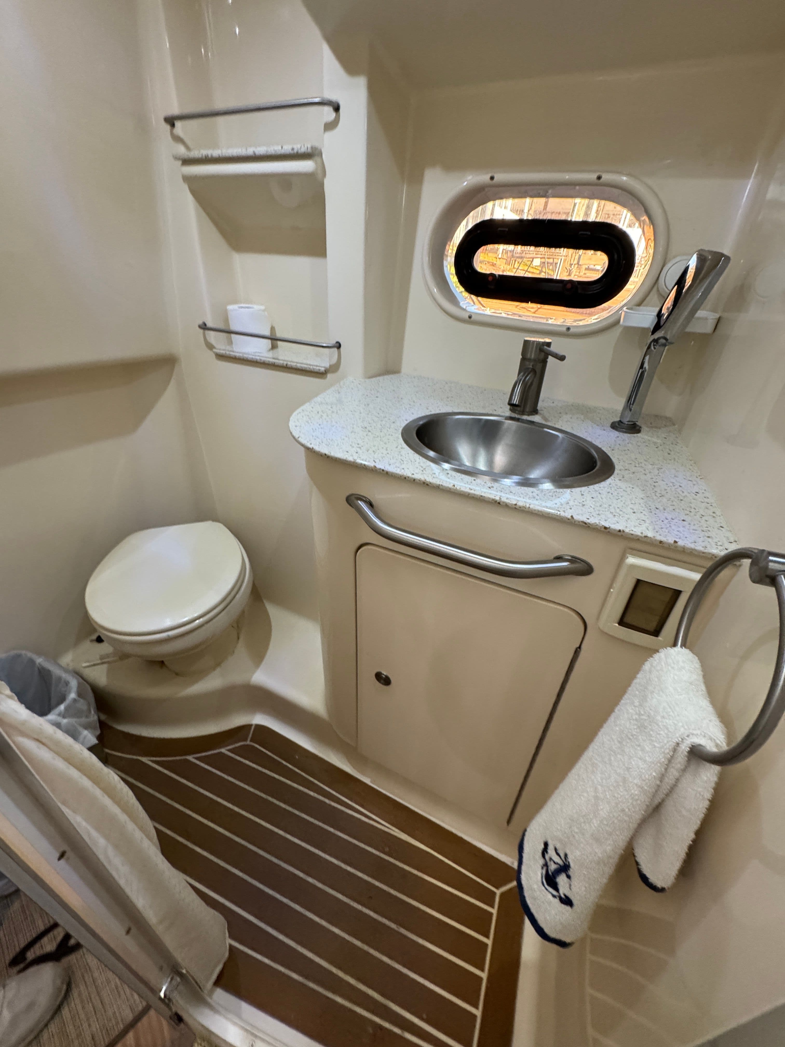 2015 Sea Ray Sundancer 330 - 17