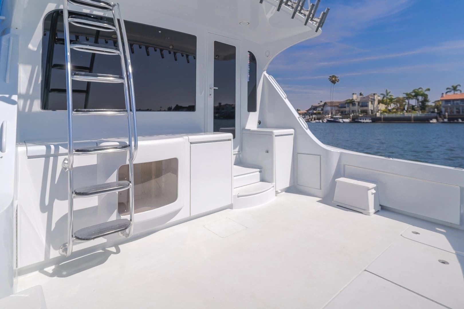 2003 Hatteras 54 Convertible - Image 4