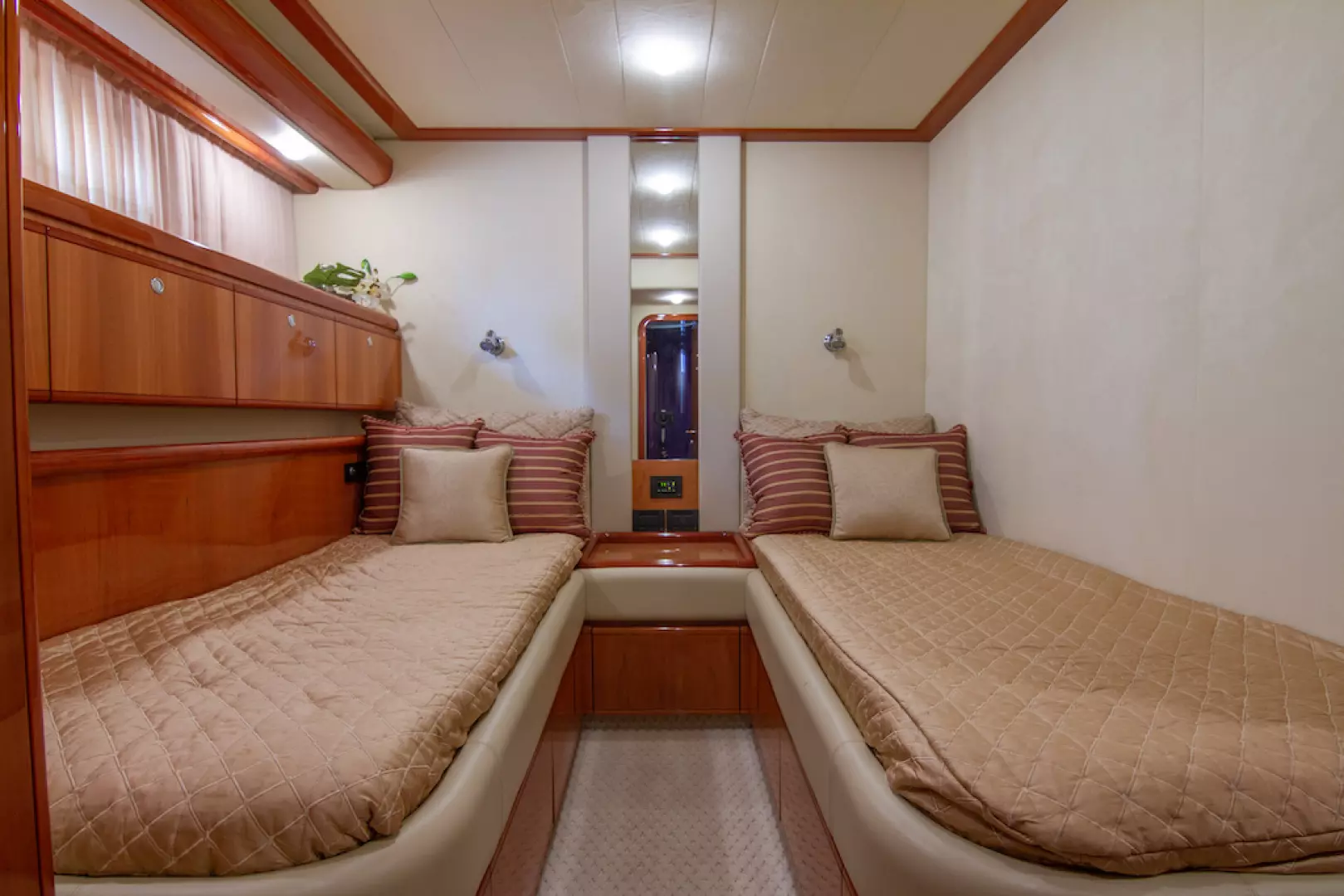 2005 Ferretti Yachts 76 - Image 51