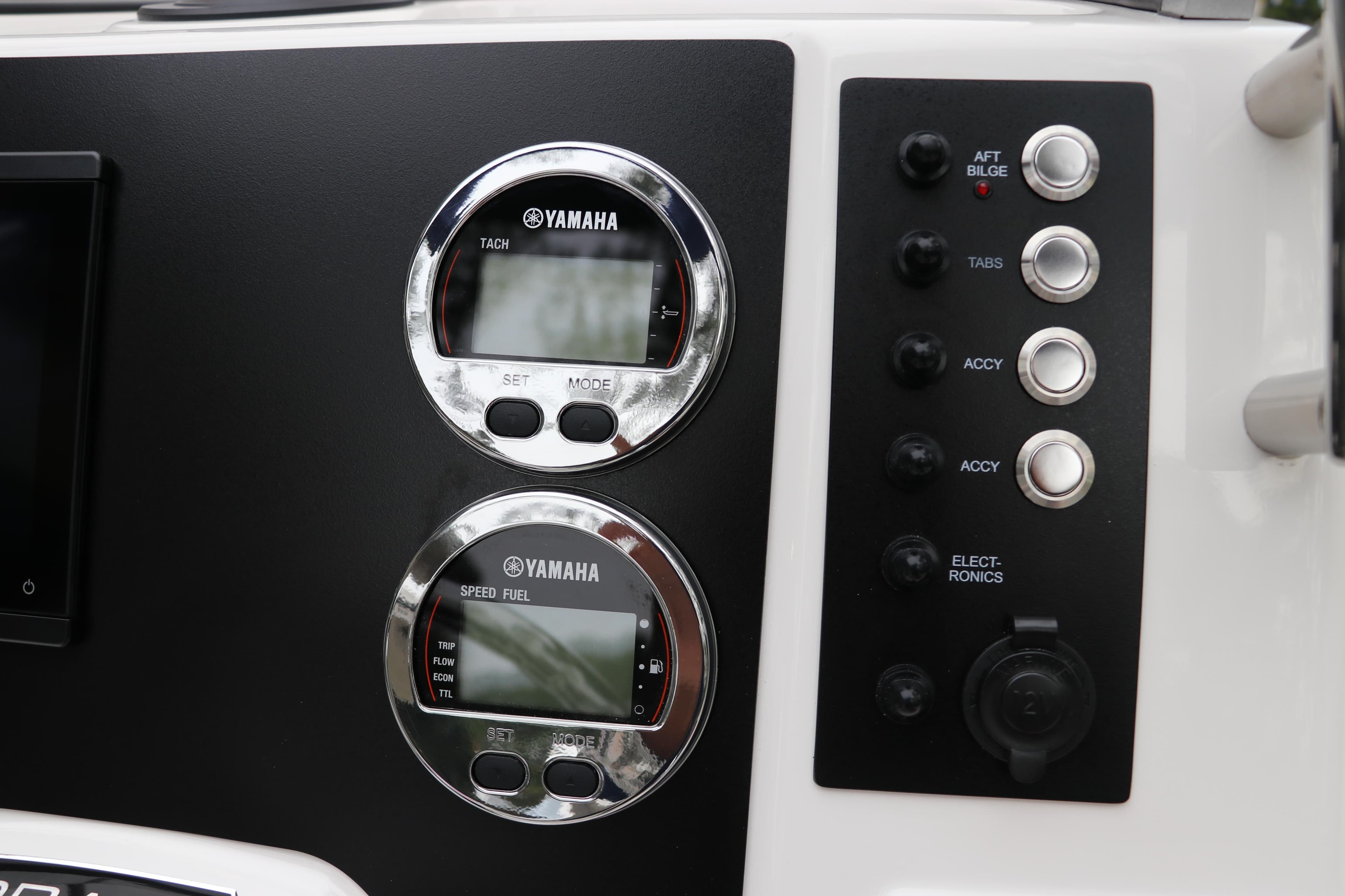 2026 Robalo R180 Center Console dashboard with Yamaha gauges and control panel.